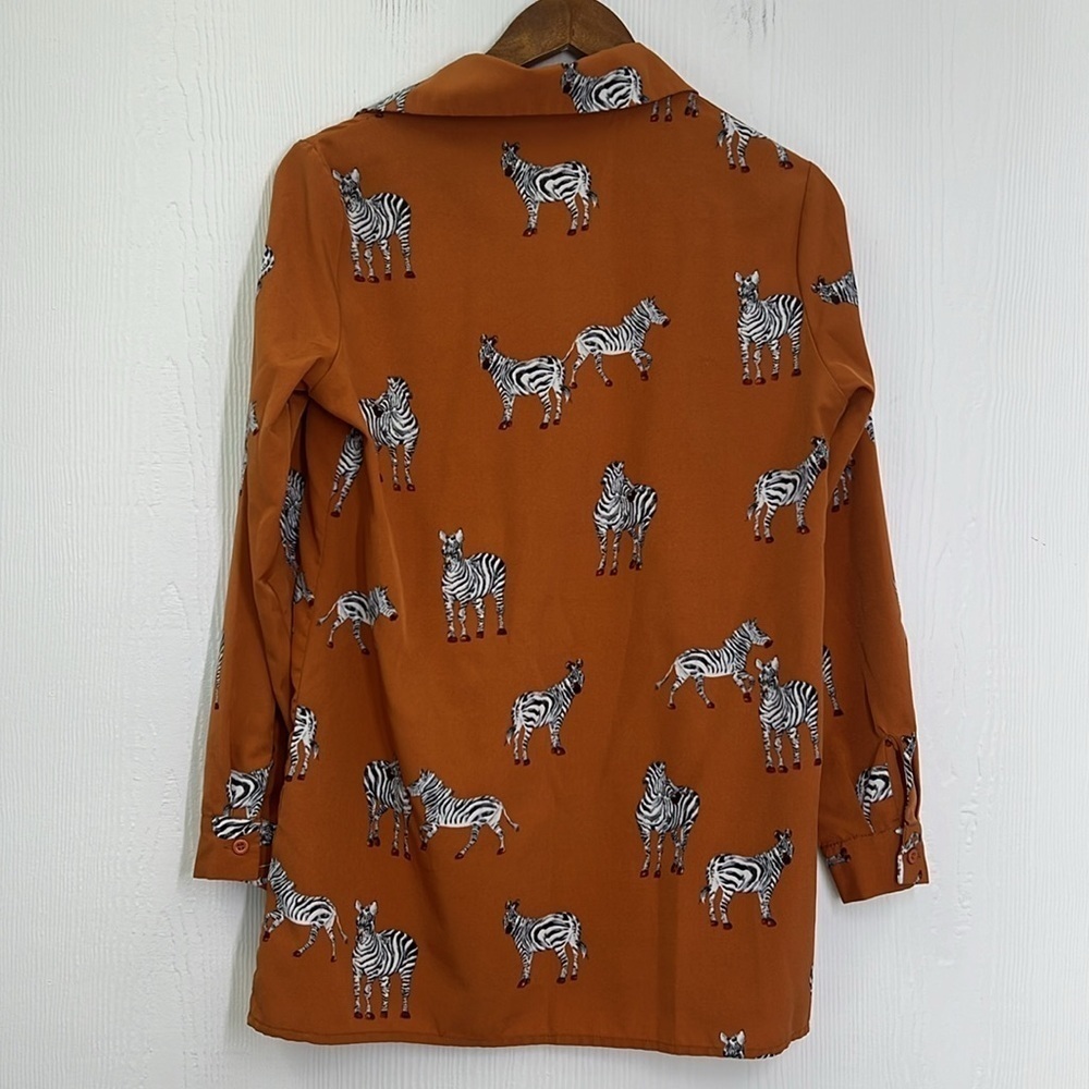 Sunday Up - Burnt Orange Zebra Patterned Button Up Lightweight Blouse Small - Picture 9 of 10